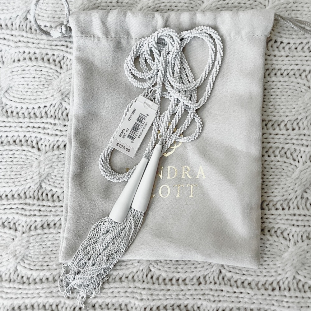 Nwt kendra scott Phara necklace matte white